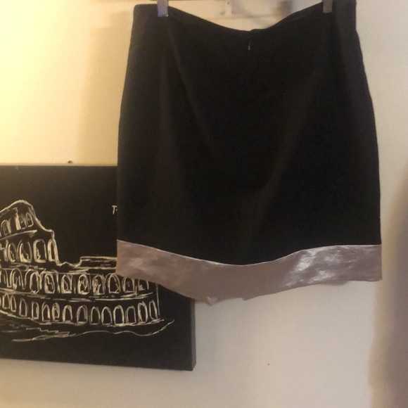 Closet Clean-Out: Banana Republic Black & Gold Mini Skirt - Picture 2 of 5